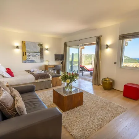 New Amazing Villa With Private Pool *
